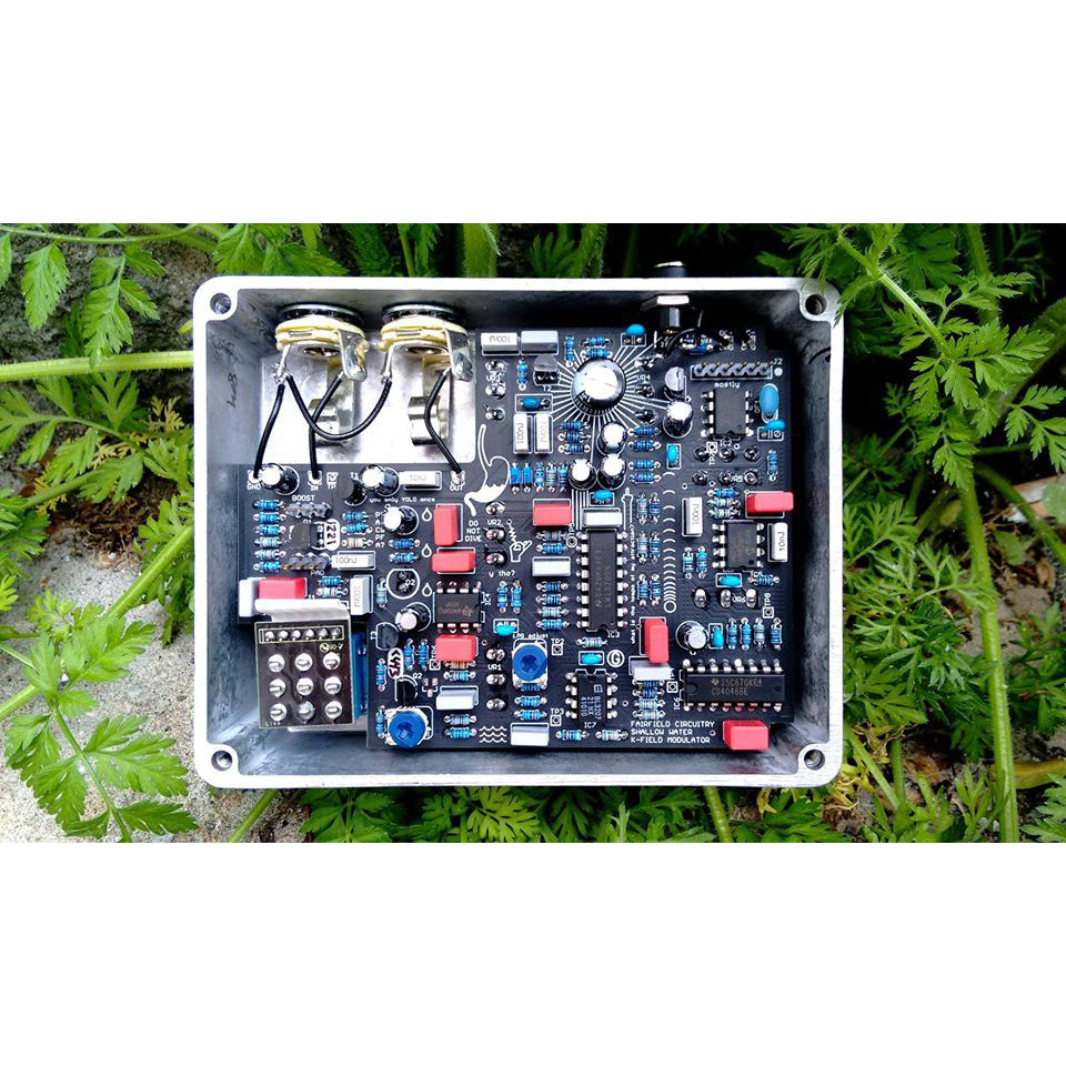 shallow water pedal Fairfield Circuitry Shallow Water K-Field Modulator Guitar Effects Pedal with Patch Cables